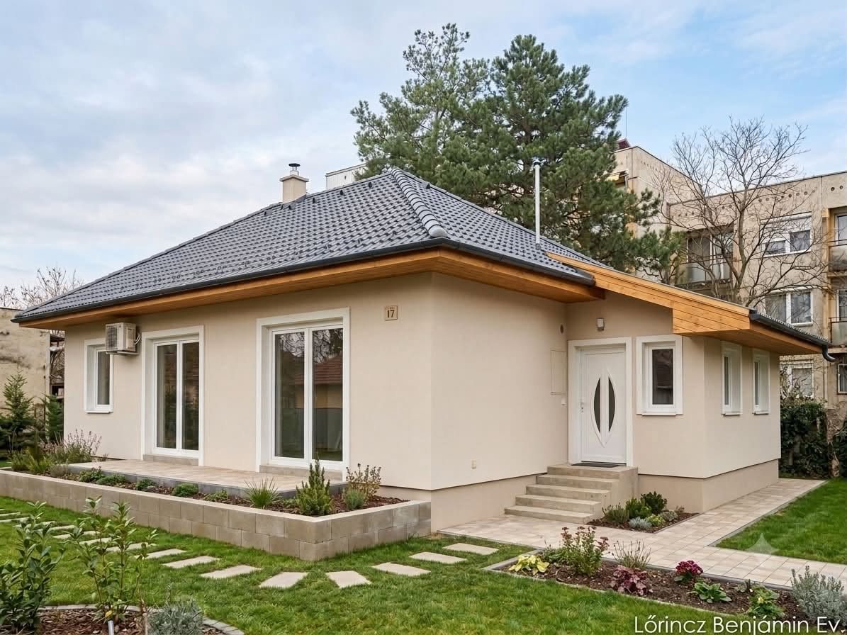 Felújított családi ház antracit tetővel